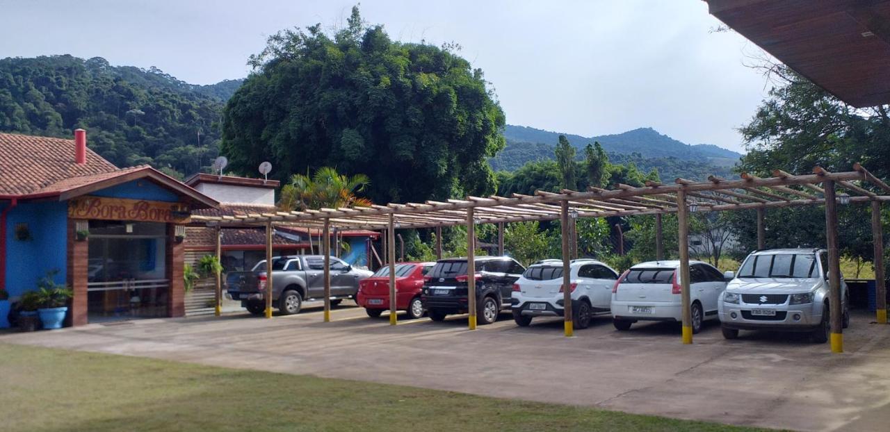 Pousada E Restaurante Bora Bora Da Serra Sao Bento do Sapucai Bagian luar foto