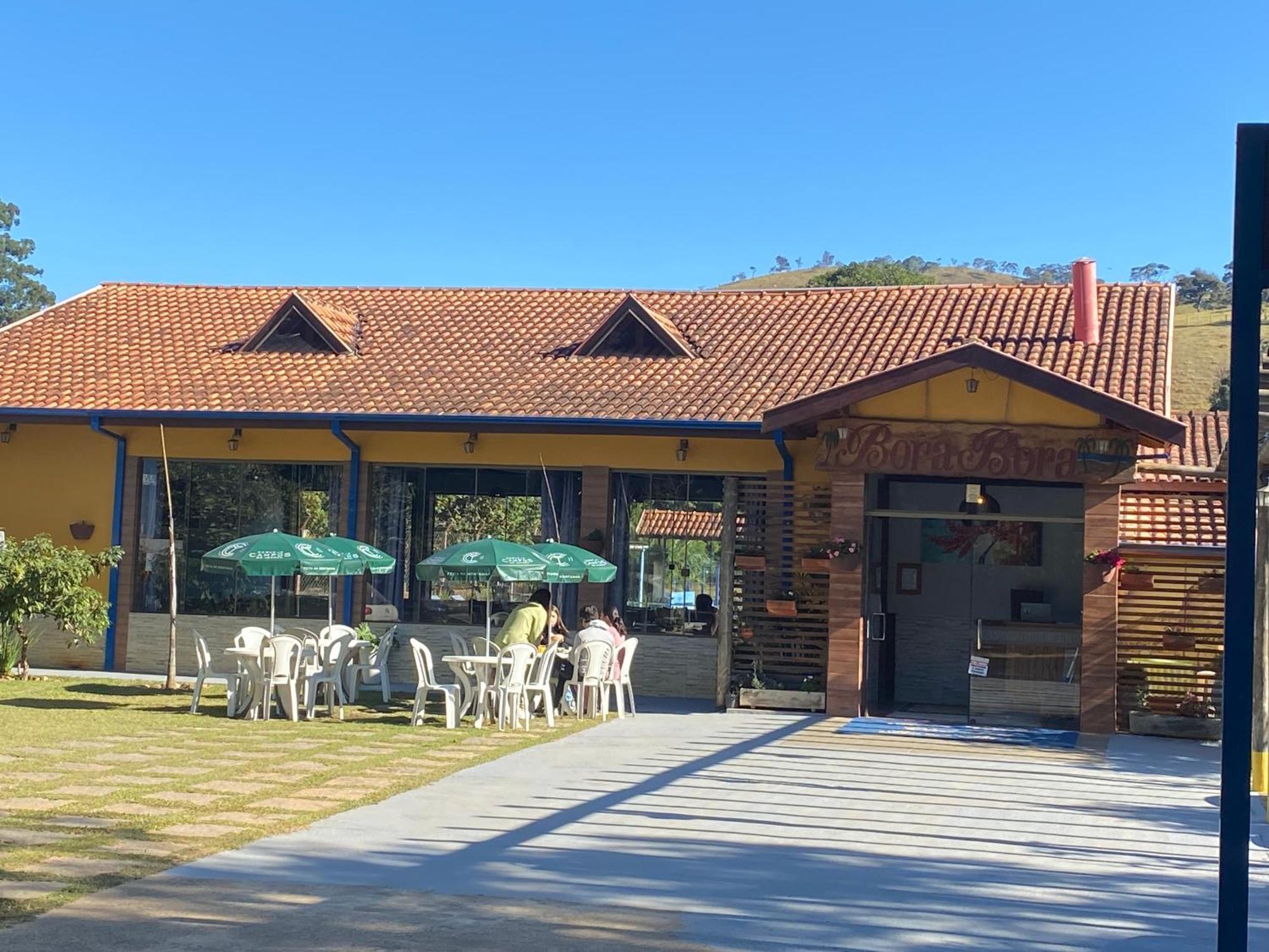 Pousada E Restaurante Bora Bora Da Serra Sao Bento do Sapucai Bagian luar foto