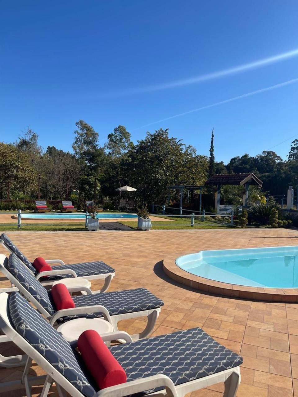 Pousada E Restaurante Bora Bora Da Serra Sao Bento do Sapucai Bagian luar foto