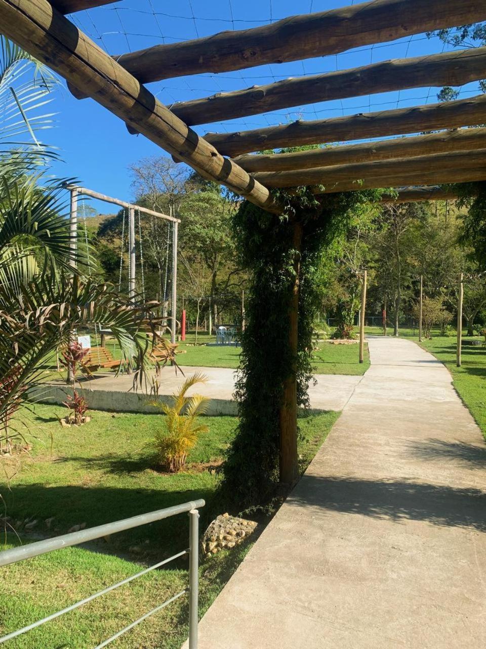 Pousada E Restaurante Bora Bora Da Serra Sao Bento do Sapucai Bagian luar foto