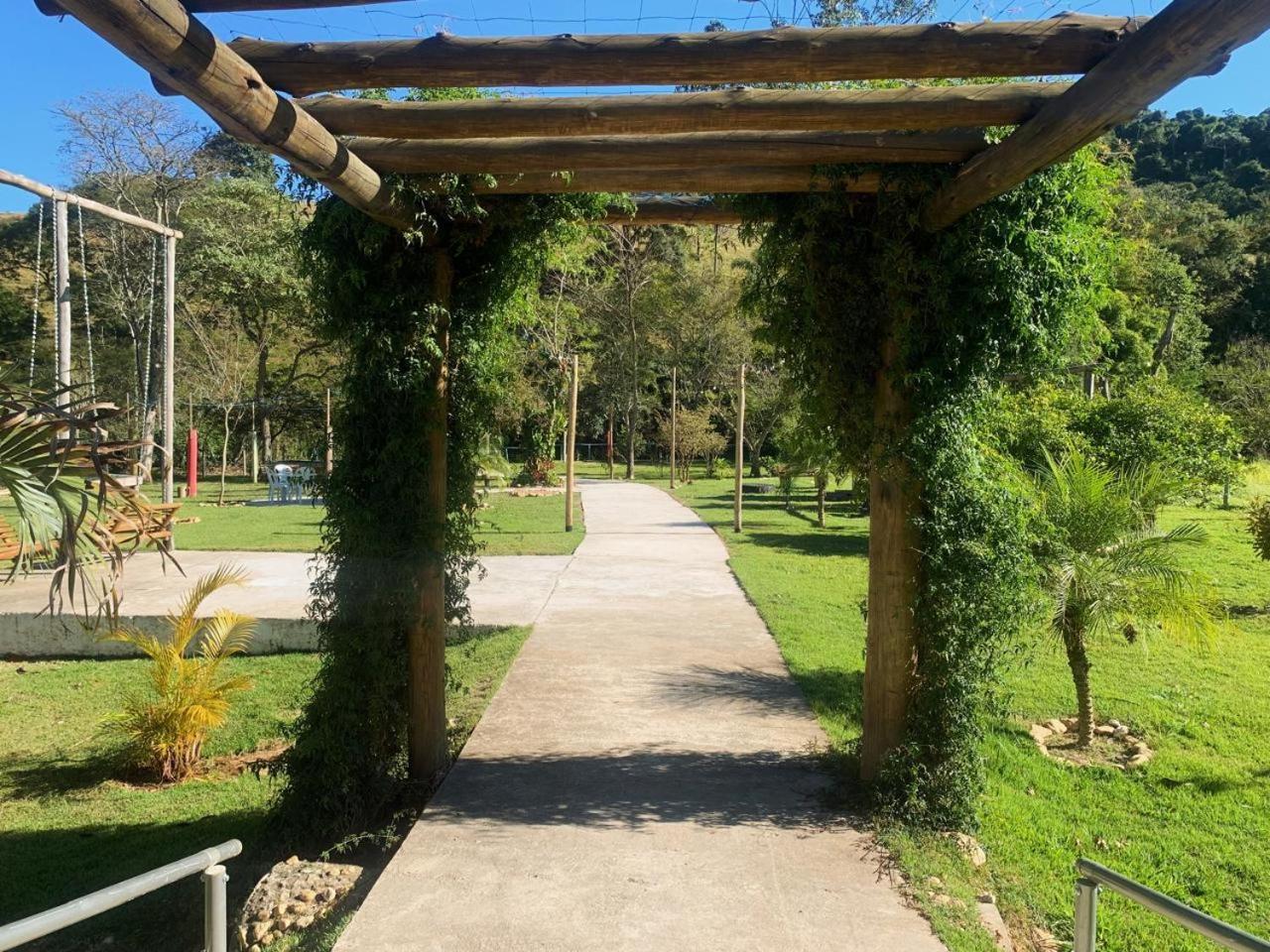 Pousada E Restaurante Bora Bora Da Serra Sao Bento do Sapucai Bagian luar foto